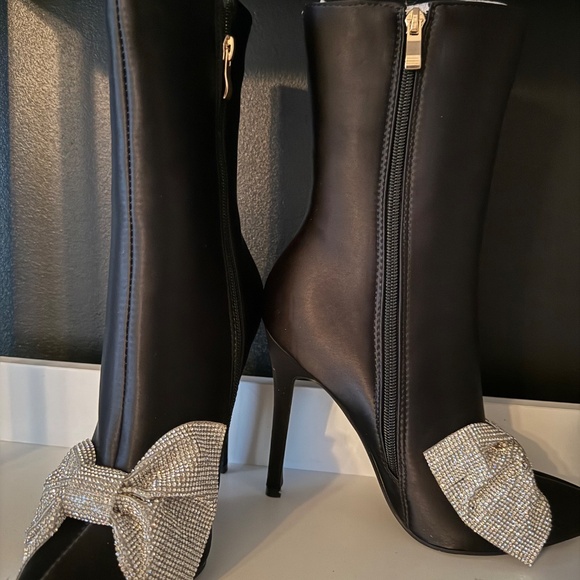 Alezesa Wang Ana Rhinestone Bow Boots | Size 8 - Picture 2 of 7